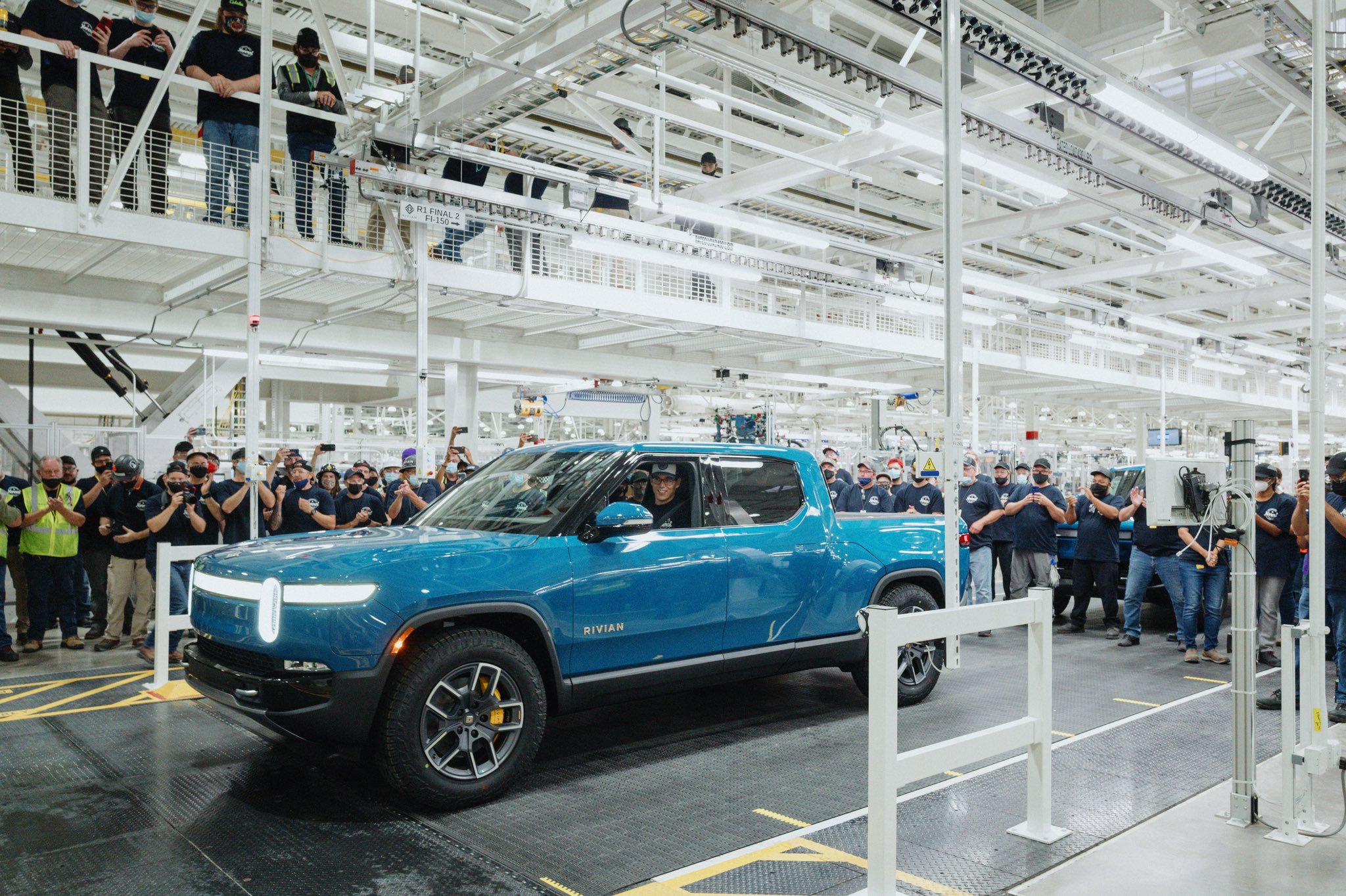 Rivian наконец-то приступила к массовому производству электрических грузовиков